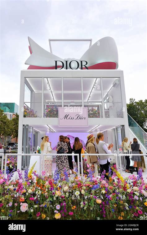 miss dior millefiori garden pop-up